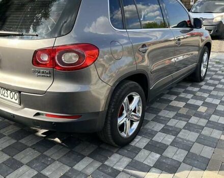 Серый Фольксваген Тигуан, объемом двигателя 1.97 л и пробегом 179 тыс. км за 12600 $, фото 7 на Automoto.ua