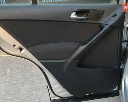 Серый Фольксваген Тигуан, объемом двигателя 2 л и пробегом 112 тыс. км за 10500 $, фото 26 на Automoto.ua