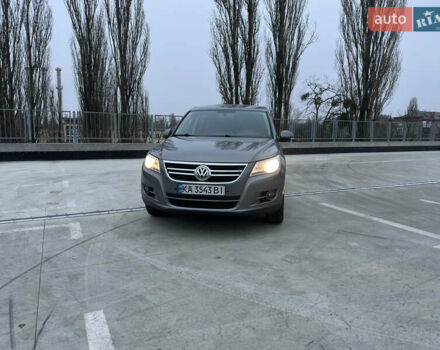 Серый Фольксваген Тигуан, объемом двигателя 1.98 л и пробегом 240 тыс. км за 11500 $, фото 3 на Automoto.ua