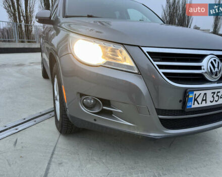Серый Фольксваген Тигуан, объемом двигателя 1.98 л и пробегом 240 тыс. км за 11500 $, фото 21 на Automoto.ua