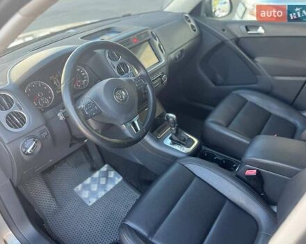 Серый Фольксваген Тигуан, объемом двигателя 2 л и пробегом 201 тыс. км за 11400 $, фото 13 на Automoto.ua