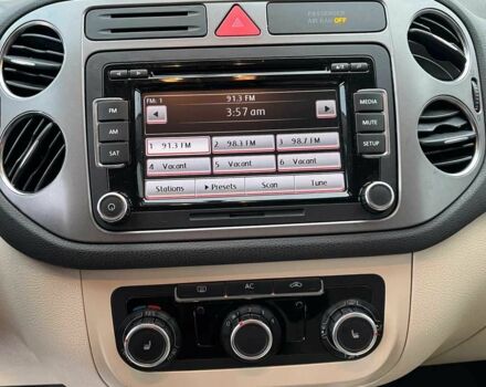 Серый Фольксваген Тигуан, объемом двигателя 2 л и пробегом 244 тыс. км за 11000 $, фото 14 на Automoto.ua