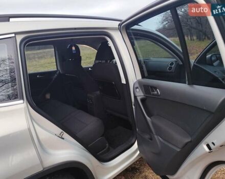 Сірий Фольксваген Тігуан, об'ємом двигуна 2 л та пробігом 194 тис. км за 10800 $, фото 8 на Automoto.ua