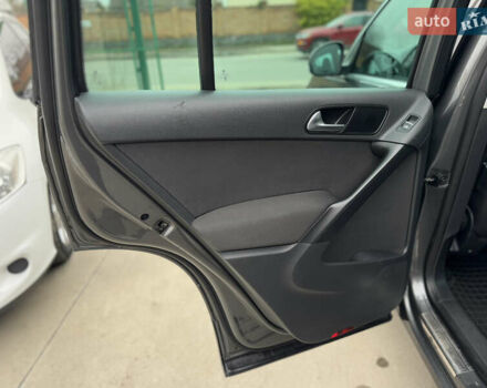 Серый Фольксваген Тигуан, объемом двигателя 2 л и пробегом 285 тыс. км за 10999 $, фото 26 на Automoto.ua