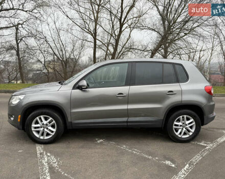 Сірий Фольксваген Тігуан, об'ємом двигуна 2 л та пробігом 243 тис. км за 9900 $, фото 7 на Automoto.ua