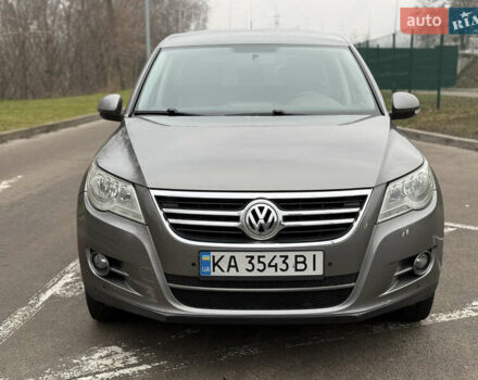 Сірий Фольксваген Тігуан, об'ємом двигуна 2 л та пробігом 243 тис. км за 9900 $, фото 1 на Automoto.ua