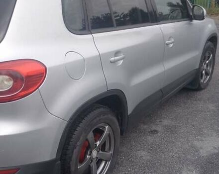 Сірий Фольксваген Тігуан, об'ємом двигуна 2 л та пробігом 250 тис. км за 10800 $, фото 15 на Automoto.ua