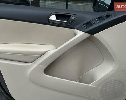 Серый Фольксваген Тигуан, объемом двигателя 1.98 л и пробегом 244 тыс. км за 11000 $, фото 24 на Automoto.ua