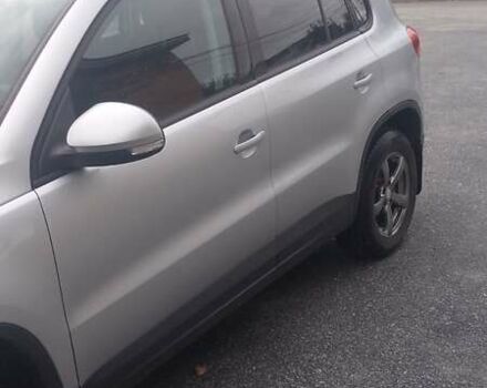 Сірий Фольксваген Тігуан, об'ємом двигуна 2 л та пробігом 250 тис. км за 10800 $, фото 3 на Automoto.ua