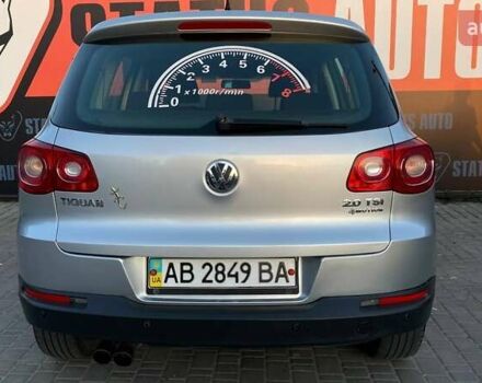 Серый Фольксваген Тигуан, объемом двигателя 2 л и пробегом 112 тыс. км за 10500 $, фото 5 на Automoto.ua