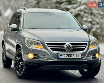 Серый Фольксваген Тигуан, объемом двигателя 2 л и пробегом 265 тыс. км за 11500 $, фото 4 на Automoto.ua