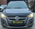 Серый Фольксваген Тигуан, объемом двигателя 2 л и пробегом 244 тыс. км за 11000 $, фото 2 на Automoto.ua