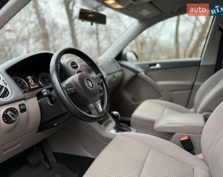 Сірий Фольксваген Тігуан, об'ємом двигуна 2 л та пробігом 243 тис. км за 9900 $, фото 8 на Automoto.ua
