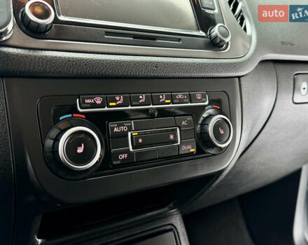 Серый Фольксваген Тигуан, объемом двигателя 2 л и пробегом 265 тыс. км за 11500 $, фото 38 на Automoto.ua