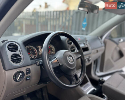 Сірий Фольксваген Тігуан, об'ємом двигуна 2 л та пробігом 157 тис. км за 9900 $, фото 20 на Automoto.ua