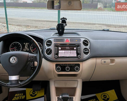 Серый Фольксваген Тигуан, объемом двигателя 1.98 л и пробегом 244 тыс. км за 11000 $, фото 11 на Automoto.ua