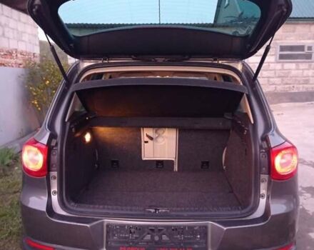 Серый Фольксваген Тигуан, объемом двигателя 2 л и пробегом 280 тыс. км за 9200 $, фото 2 на Automoto.ua