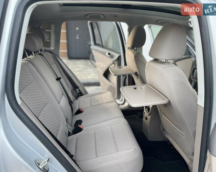 Сірий Фольксваген Тігуан, об'ємом двигуна 2 л та пробігом 157 тис. км за 9900 $, фото 29 на Automoto.ua