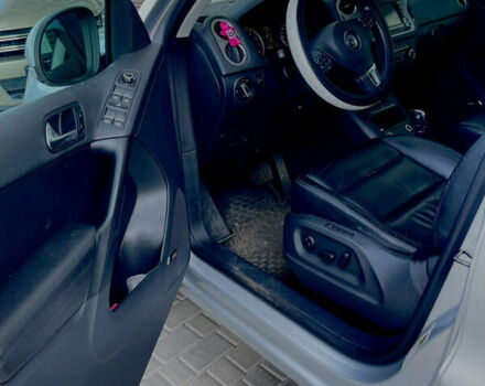 Серый Фольксваген Тигуан, объемом двигателя 2 л и пробегом 224 тыс. км за 11200 $, фото 13 на Automoto.ua