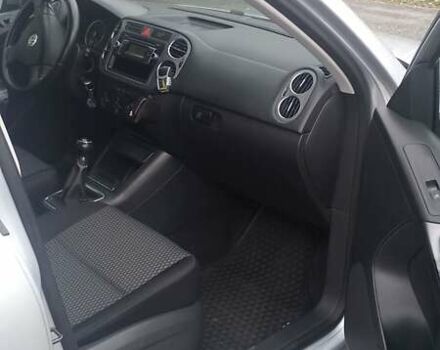 Сірий Фольксваген Тігуан, об'ємом двигуна 2 л та пробігом 250 тис. км за 10800 $, фото 10 на Automoto.ua