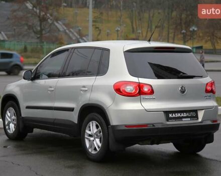 Серый Фольксваген Тигуан, объемом двигателя 2 л и пробегом 152 тыс. км за 10500 $, фото 3 на Automoto.ua