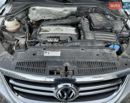 Сірий Фольксваген Тігуан, об'ємом двигуна 2 л та пробігом 157 тис. км за 9900 $, фото 48 на Automoto.ua