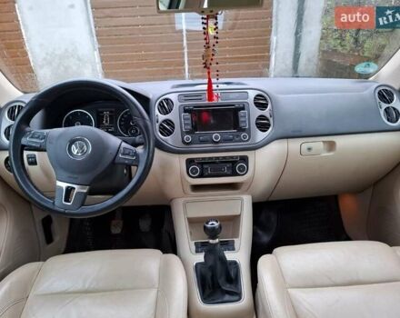 Серый Фольксваген Тигуан, объемом двигателя 1.97 л и пробегом 223 тыс. км за 15800 $, фото 41 на Automoto.ua