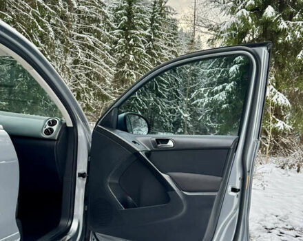 Серый Фольксваген Тигуан, объемом двигателя 2 л и пробегом 265 тыс. км за 11500 $, фото 43 на Automoto.ua