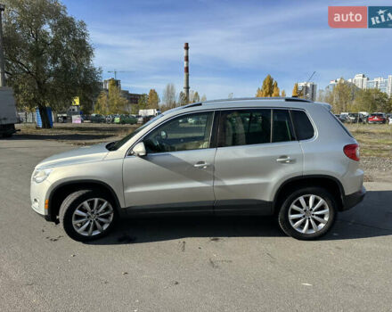 Сірий Фольксваген Тігуан, об'ємом двигуна 2 л та пробігом 295 тис. км за 8700 $, фото 3 на Automoto.ua