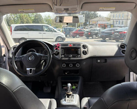 Серый Фольксваген Тигуан, объемом двигателя 1.98 л и пробегом 175 тыс. км за 10000 $, фото 15 на Automoto.ua