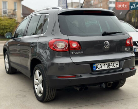 Серый Фольксваген Тигуан, объемом двигателя 2 л и пробегом 285 тыс. км за 10999 $, фото 9 на Automoto.ua