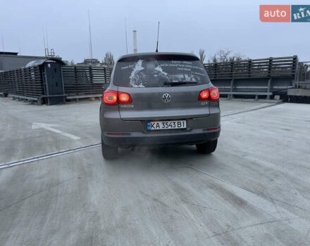 Серый Фольксваген Тигуан, объемом двигателя 1.98 л и пробегом 240 тыс. км за 11500 $, фото 8 на Automoto.ua