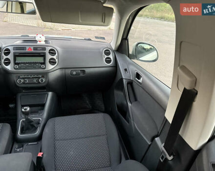 Серый Фольксваген Тигуан, объемом двигателя 1.97 л и пробегом 160 тыс. км за 13950 $, фото 57 на Automoto.ua