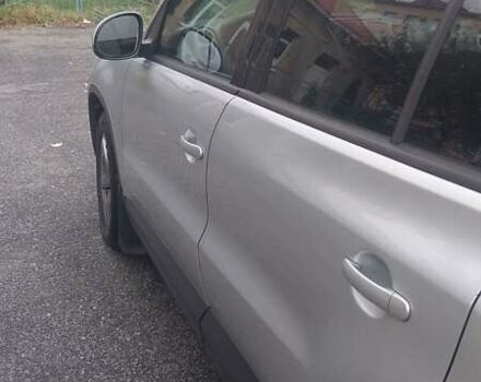 Сірий Фольксваген Тігуан, об'ємом двигуна 2 л та пробігом 250 тис. км за 10800 $, фото 14 на Automoto.ua