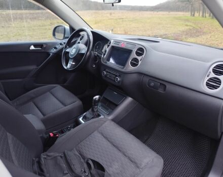 Серый Фольксваген Тигуан, объемом двигателя 2 л и пробегом 194 тыс. км за 10800 $, фото 7 на Automoto.ua