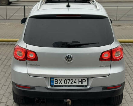 Серый Фольксваген Тигуан, объемом двигателя 2 л и пробегом 225 тыс. км за 11500 $, фото 98 на Automoto.ua