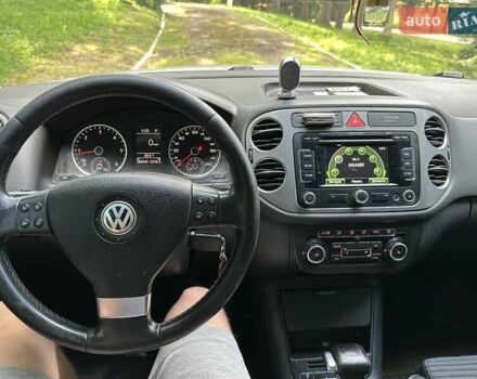 Сірий Фольксваген Тігуан, об'ємом двигуна 2 л та пробігом 268 тис. км за 11600 $, фото 37 на Automoto.ua