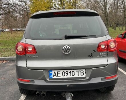 Серый Фольксваген Тигуан, объемом двигателя 2 л и пробегом 194 тыс. км за 10800 $, фото 4 на Automoto.ua