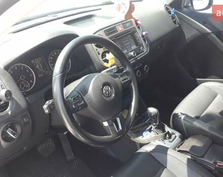 Серый Фольксваген Тигуан, объемом двигателя 1.98 л и пробегом 247 тыс. км за 12500 $, фото 6 на Automoto.ua