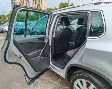 Сірий Фольксваген Тігуан, об'ємом двигуна 2 л та пробігом 189 тис. км за 10990 $, фото 24 на Automoto.ua