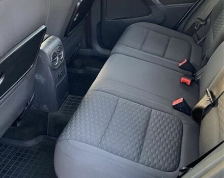 Серый Фольксваген Тигуан, объемом двигателя 2 л и пробегом 183 тыс. км за 10700 $, фото 7 на Automoto.ua