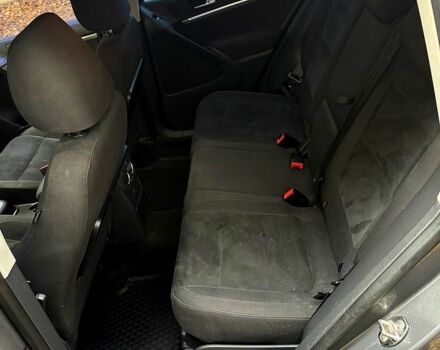 Сірий Фольксваген Тігуан, об'ємом двигуна 2 л та пробігом 242 тис. км за 9300 $, фото 7 на Automoto.ua