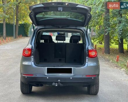 Серый Фольксваген Тигуан, объемом двигателя 2 л и пробегом 180 тыс. км за 11750 $, фото 41 на Automoto.ua