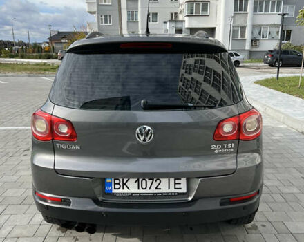 Серый Фольксваген Тигуан, объемом двигателя 2.02 л и пробегом 277 тыс. км за 9300 $, фото 3 на Automoto.ua