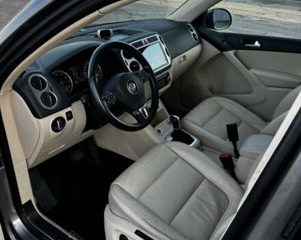 Сірий Фольксваген Тігуан, об'ємом двигуна 1.98 л та пробігом 268 тис. км за 10800 $, фото 13 на Automoto.ua