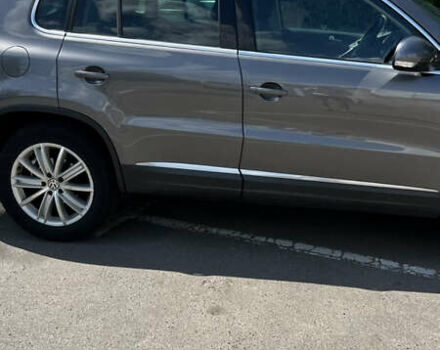 Серый Фольксваген Тигуан, объемом двигателя 1.98 л и пробегом 258 тыс. км за 10500 $, фото 5 на Automoto.ua