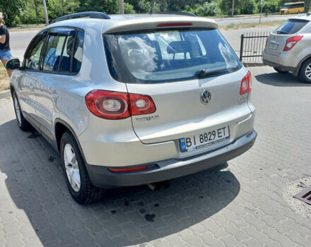 Сірий Фольксваген Тігуан, об'ємом двигуна 2 л та пробігом 999 тис. км за 12000 $, фото 4 на Automoto.ua
