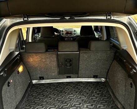 Сірий Фольксваген Тігуан, об'ємом двигуна 2 л та пробігом 242 тис. км за 9300 $, фото 8 на Automoto.ua