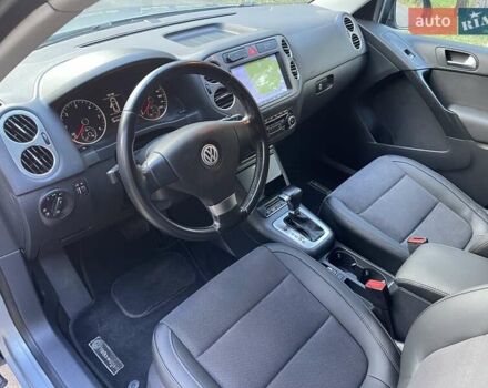 Серый Фольксваген Тигуан, объемом двигателя 2 л и пробегом 180 тыс. км за 11750 $, фото 10 на Automoto.ua