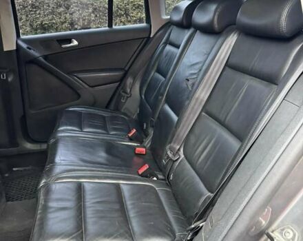 Сірий Фольксваген Тігуан, об'ємом двигуна 2 л та пробігом 117 тис. км за 11000 $, фото 9 на Automoto.ua